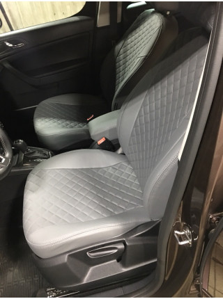 Модельные авточехлы для Skoda Yeti из экокожи Premium 3D ромб, черный+серый